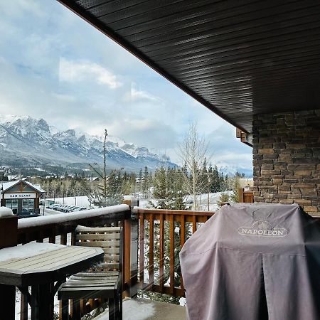 Апартаменты Canmore Mountain Retreat - Heated Pool & Hot-Tub Экстерьер фото