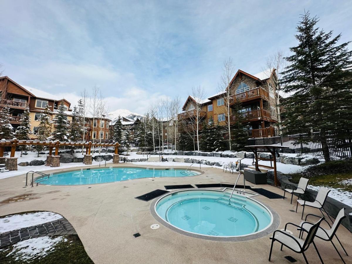 Апартаменты Canmore Mountain Retreat - Heated Pool & Hot-Tub Экстерьер фото