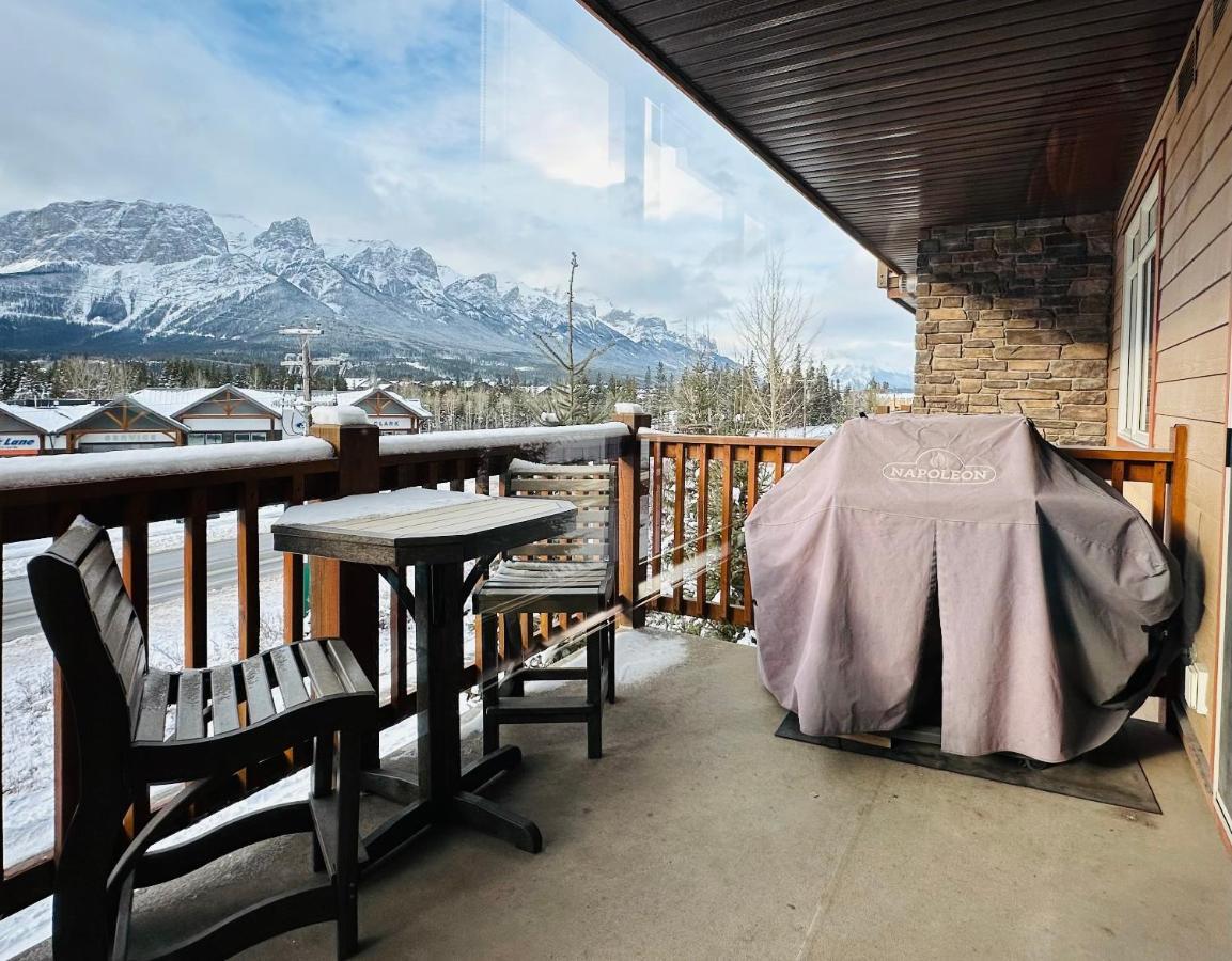 Апартаменты Canmore Mountain Retreat - Heated Pool & Hot-Tub Экстерьер фото