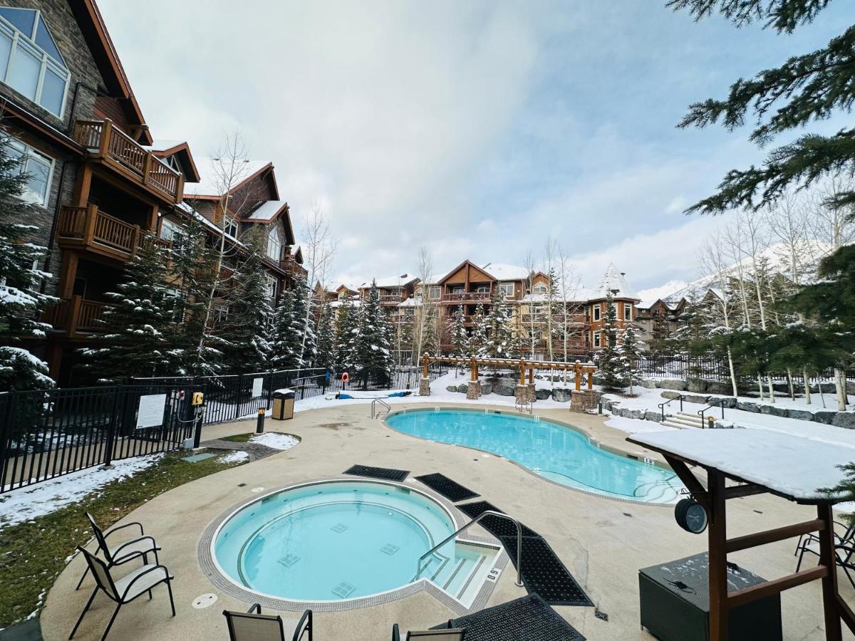 Апартаменты Canmore Mountain Retreat - Heated Pool & Hot-Tub Экстерьер фото