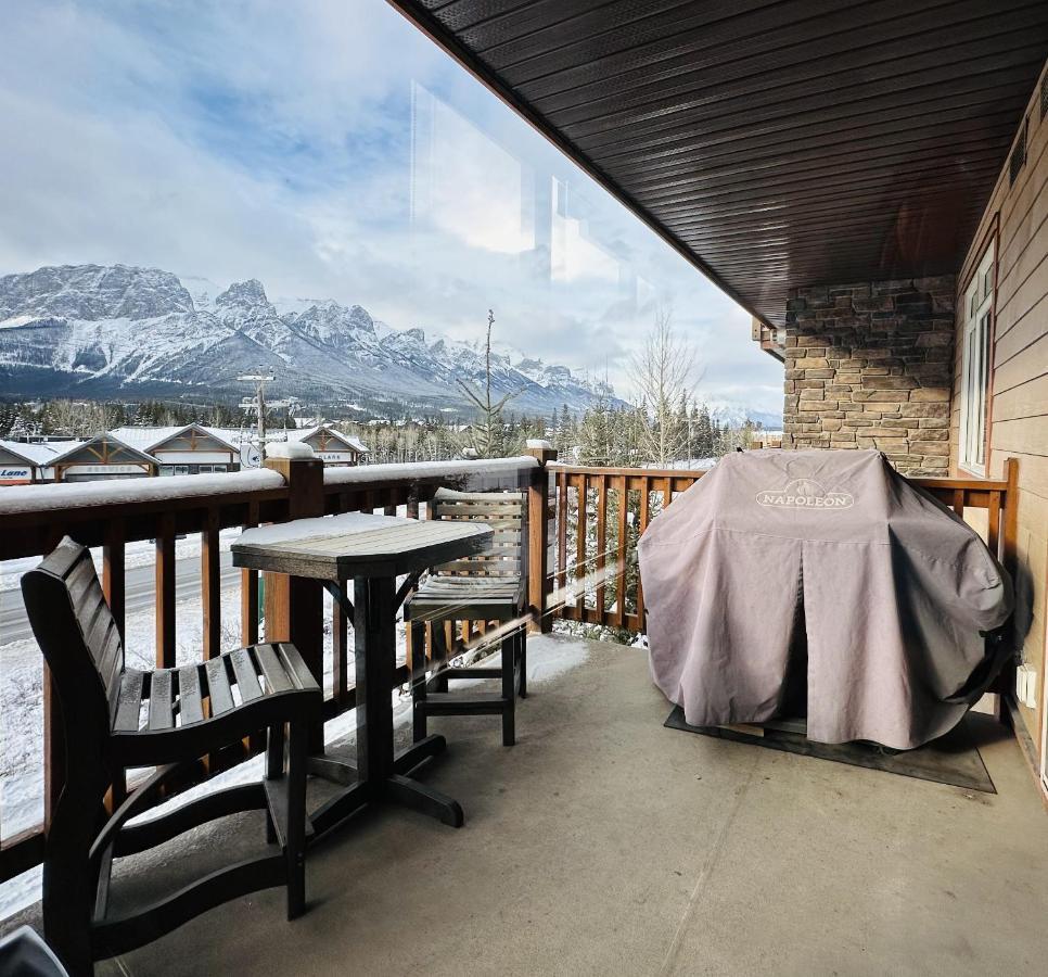 Апартаменты Canmore Mountain Retreat - Heated Pool & Hot-Tub Экстерьер фото